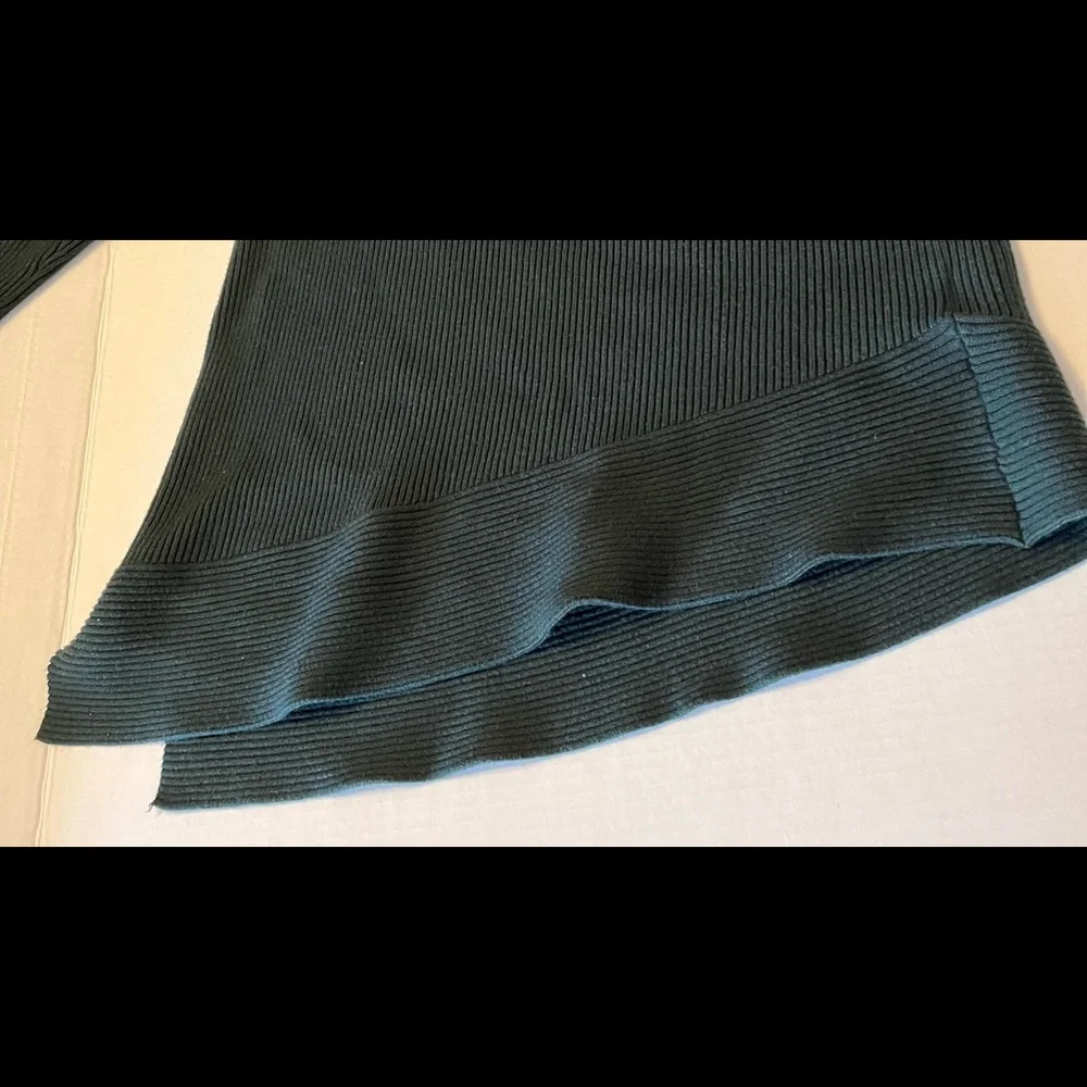 Harper Lane Green long sleeve Sweater